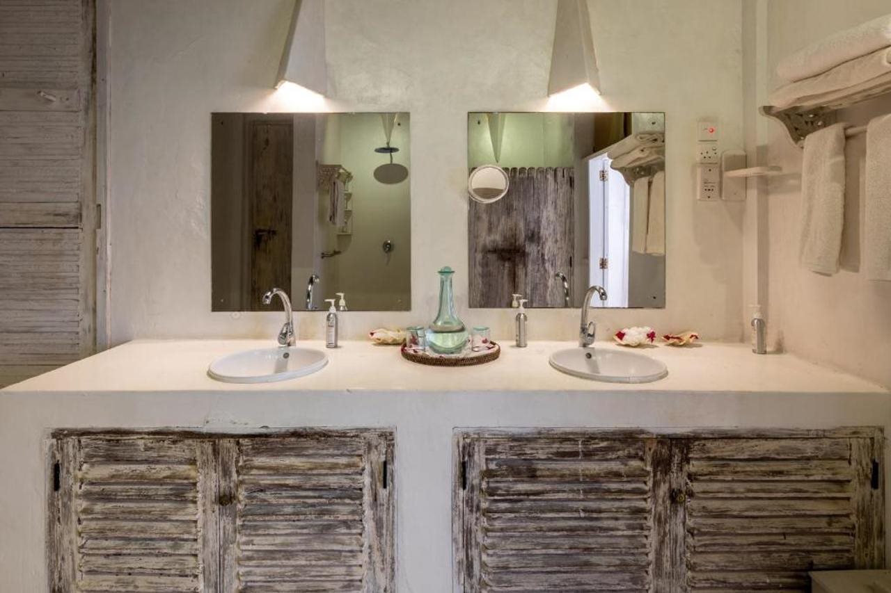 

Bologna - Msambweni - Villa MB