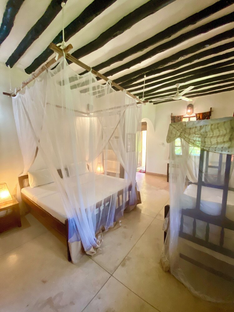 

Milano - Kama - Mangrove Lodge