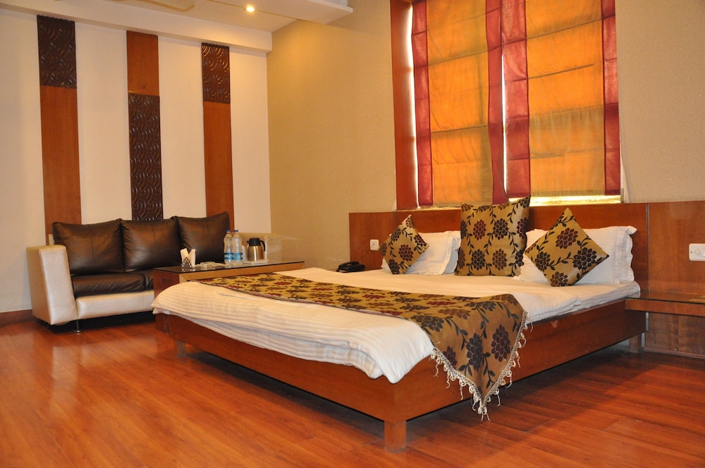 

Milano - Kanpur - Hotel Mandakini Plaza