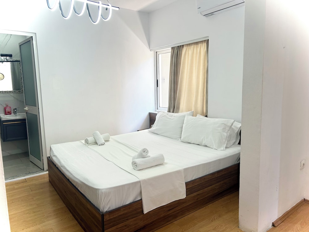 

Roma - Tirana - Tirana Budget Retreat Hotel