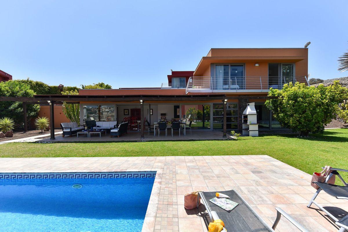 

Cagliari - Maspalomas - Salobre Villas