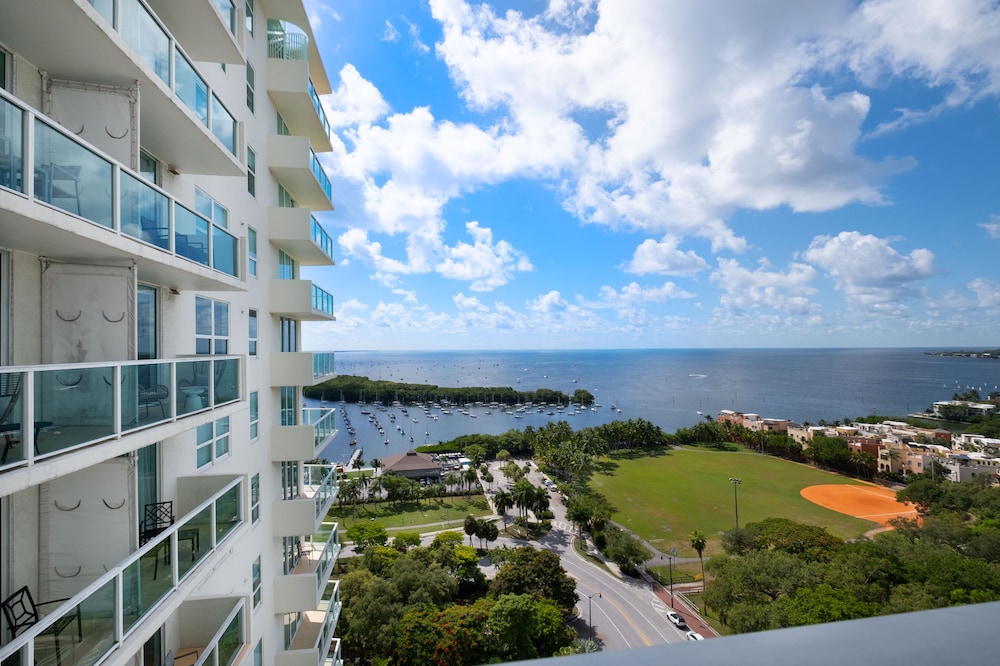 

Bari - Key Biscayne - Private Oasis at Arya