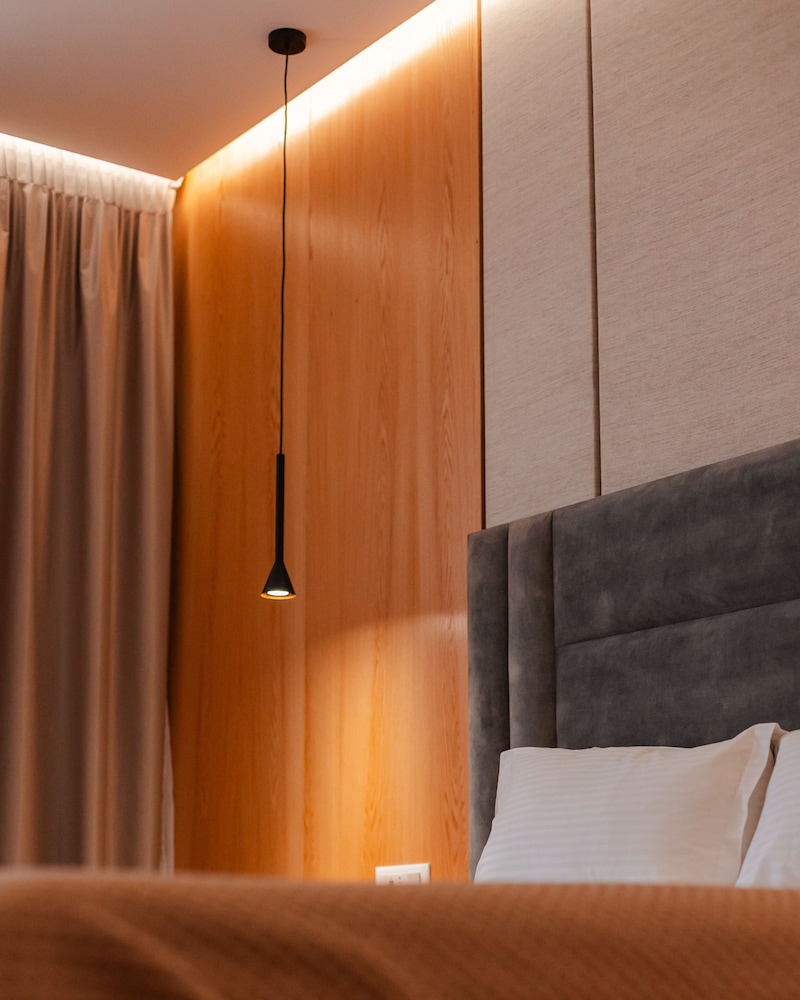 

Catania - Rinas - Hotel Airport Tirana
