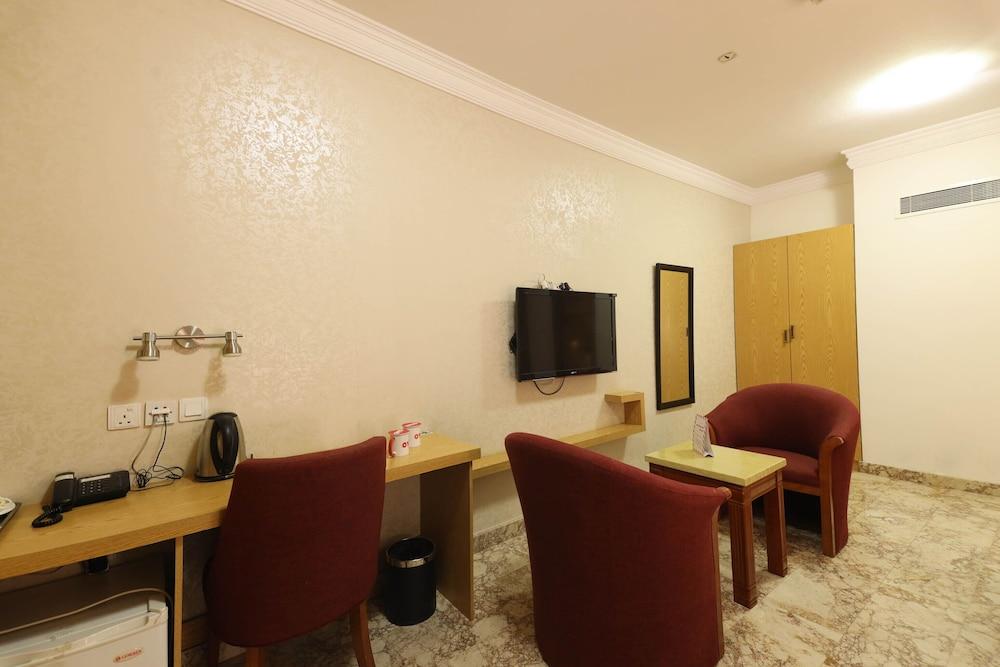 

Bari - Sarūq - Al Reef Hotel Suits