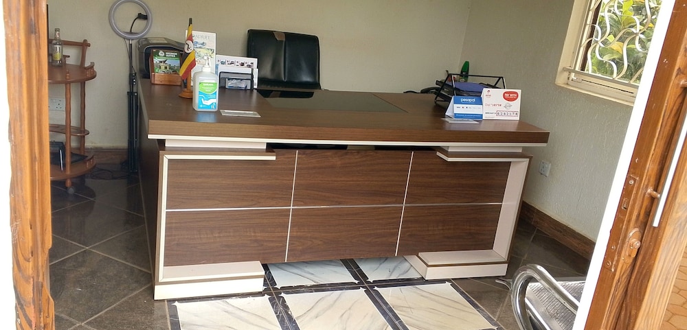 

Roma - Entebbe - MIGINGO SUITES