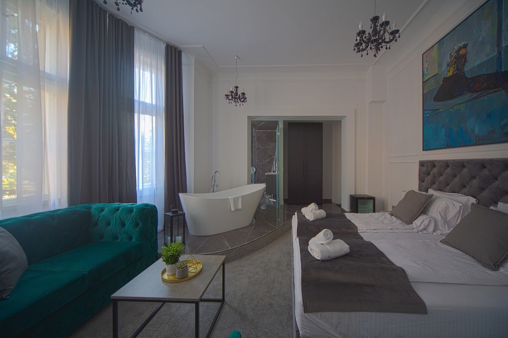 

Napoli - Belgrado - Boutique Hotel Kings Palace