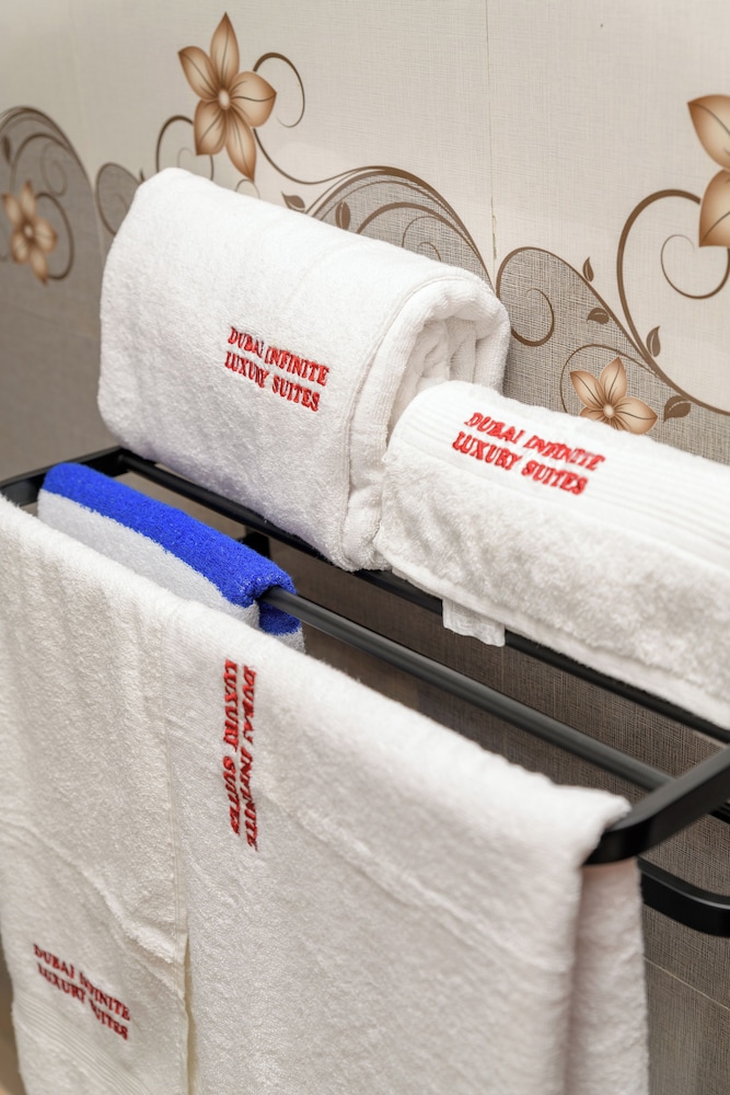 

Bari - Malindi - Dubai infinite luxury suites