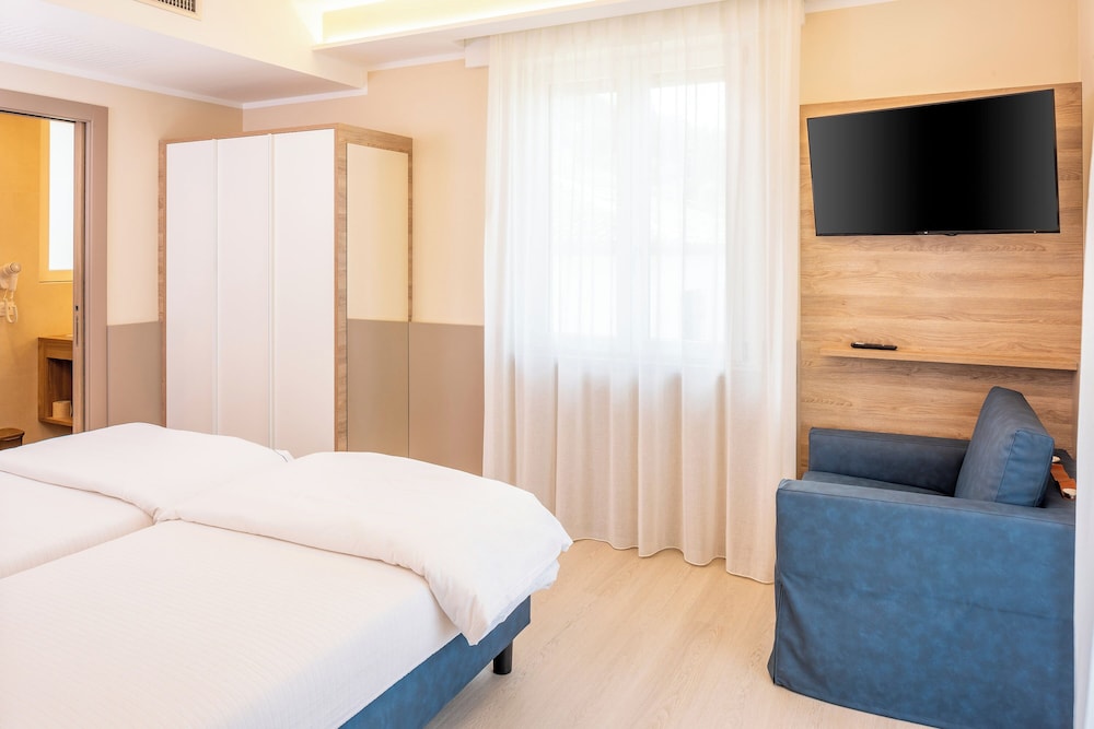 

Napoli - Gargnano - Hotel Internazionale