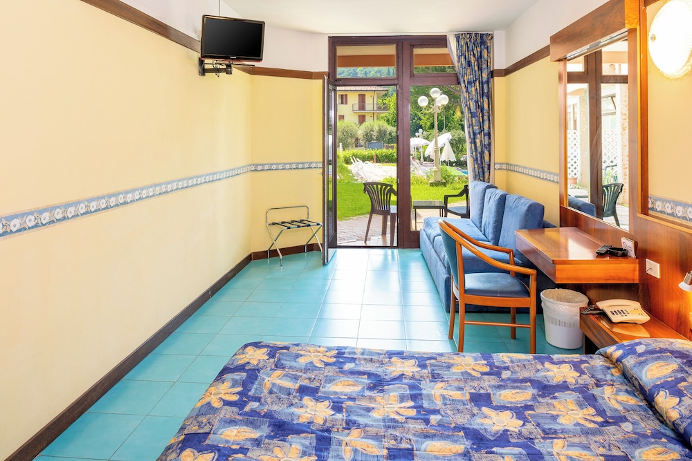 

Napoli - Garda - Hotel Royal