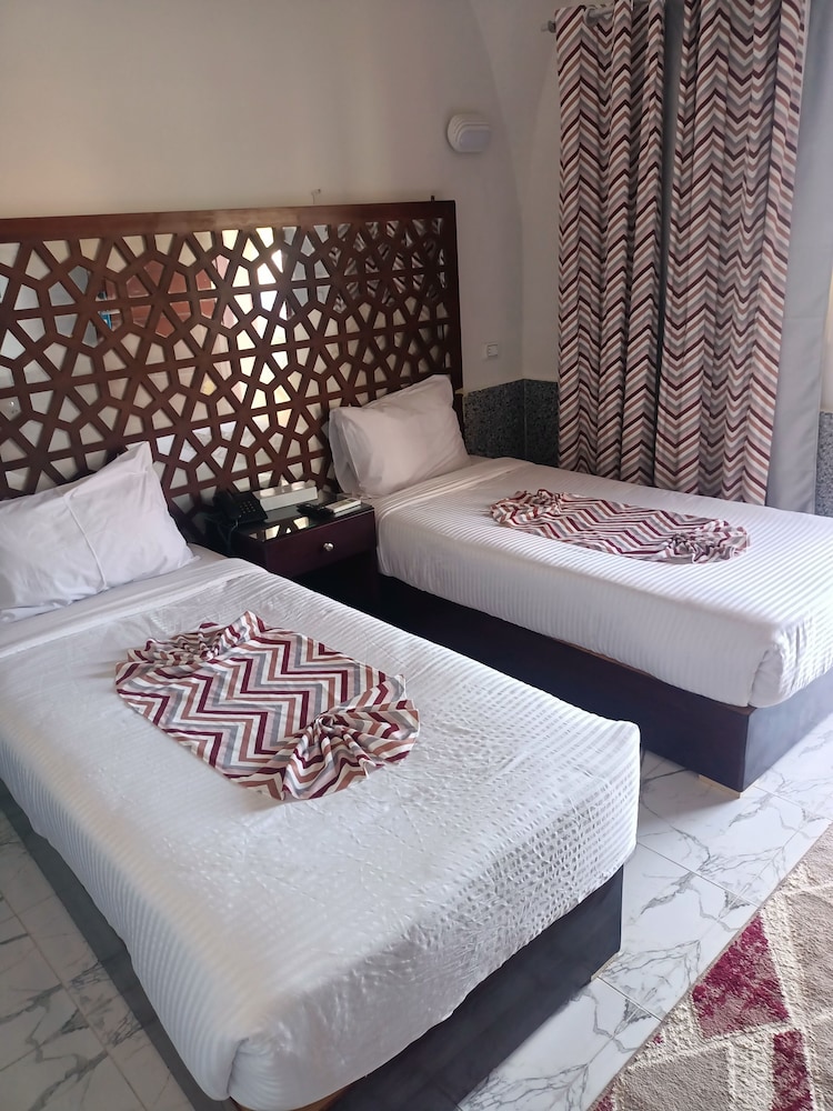 

Bari - El Quseir, Mar Rosso - Dolphin Continental Hotel El Quseir
