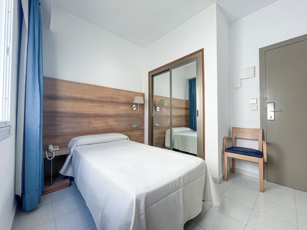 

Pisa - Playa d'en Bossa, Ibiza - Hotel Ibiza Playa