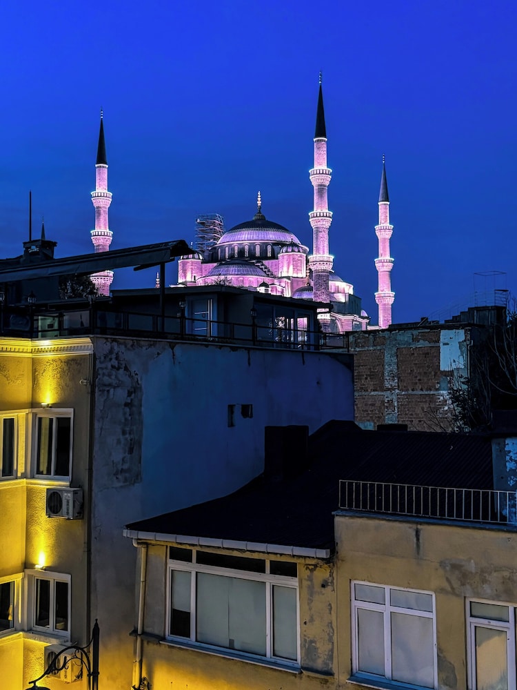 

Bari - Istanbul - The New Season Apart