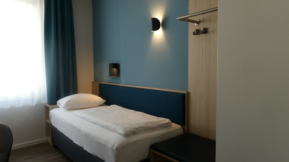 

Napoli - Dusseldorf - CVJM Düsseldorf Hotel & Tagung