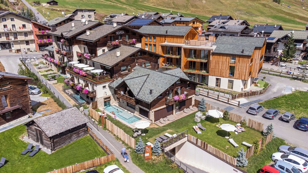 

Palermo - Livigno - Mont Chalet Nevada - Hotel & Spa