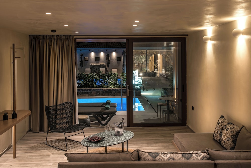 

Milano - Malevizi - Petousis Hotel & Suites