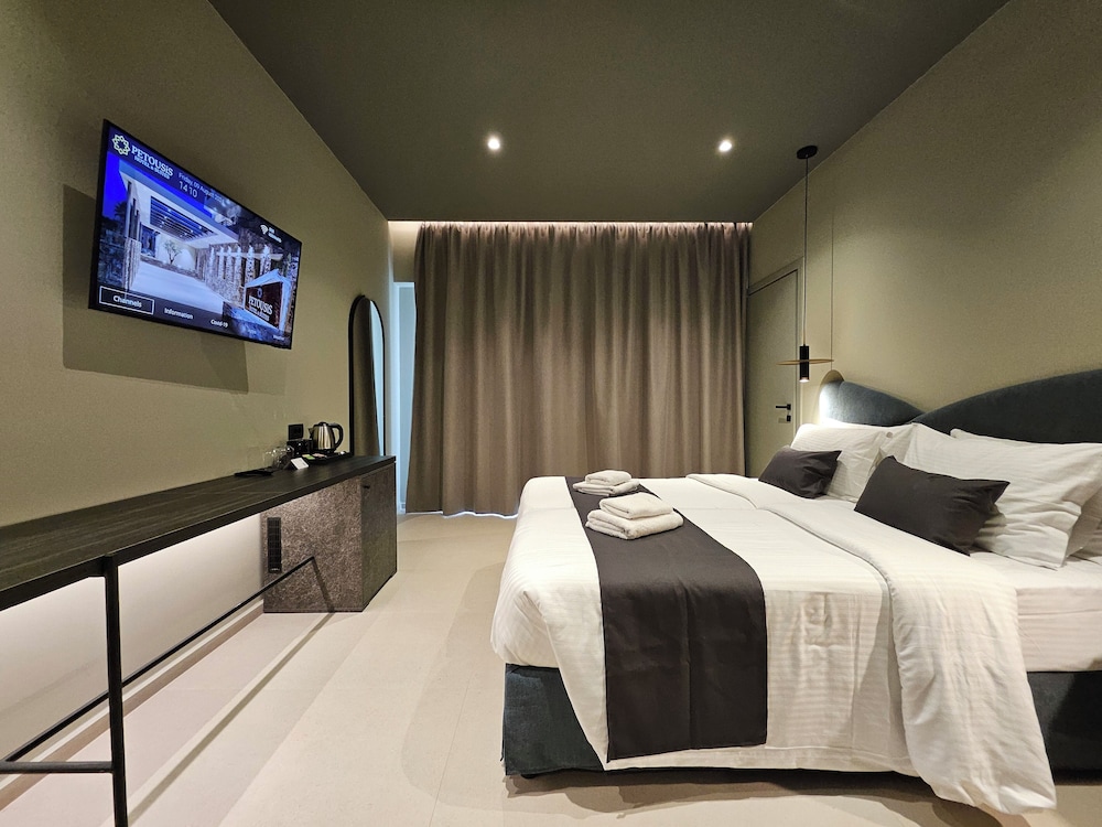 

Milano - Malevizi - Petousis Hotel & Suites