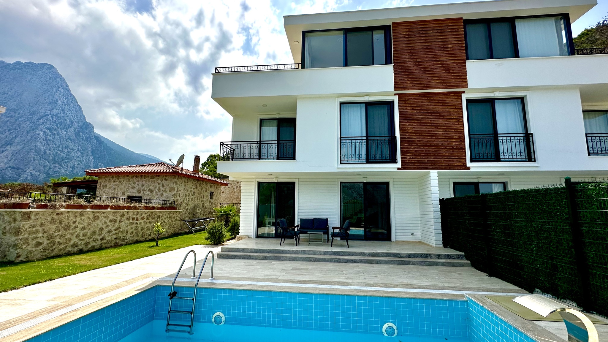 

Bologna - Konyaalti - Taş Köy Villas