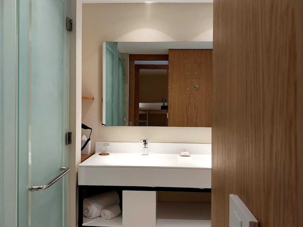 

Milano - Port Chambly - Ocean's Creek Beach Hotel