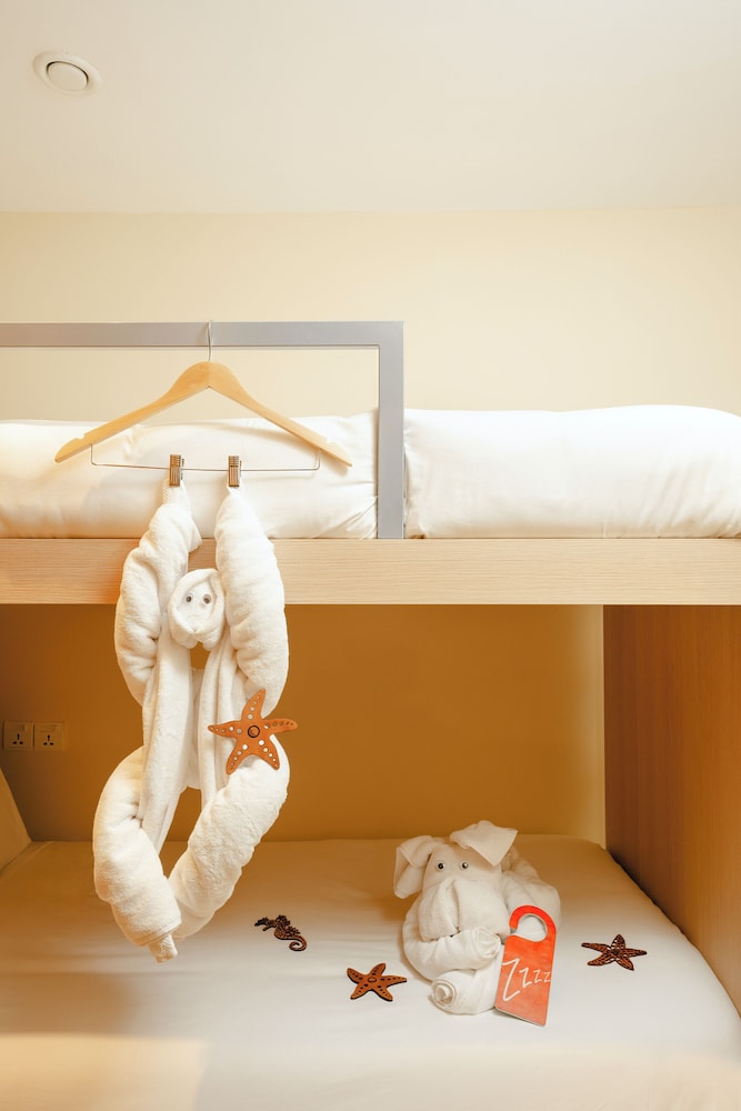 

Milano - Port Chambly - Ocean's Creek Beach Hotel