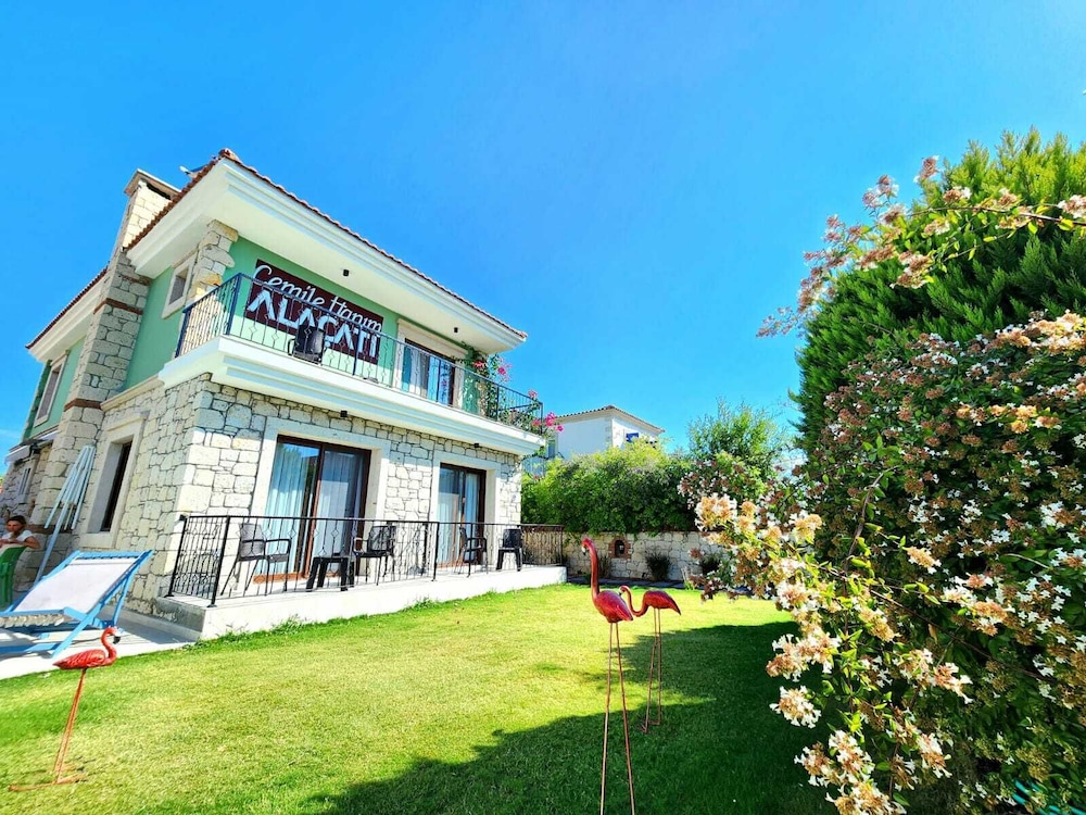 

Milano - Çeşme - Cemile Hanım Konağı