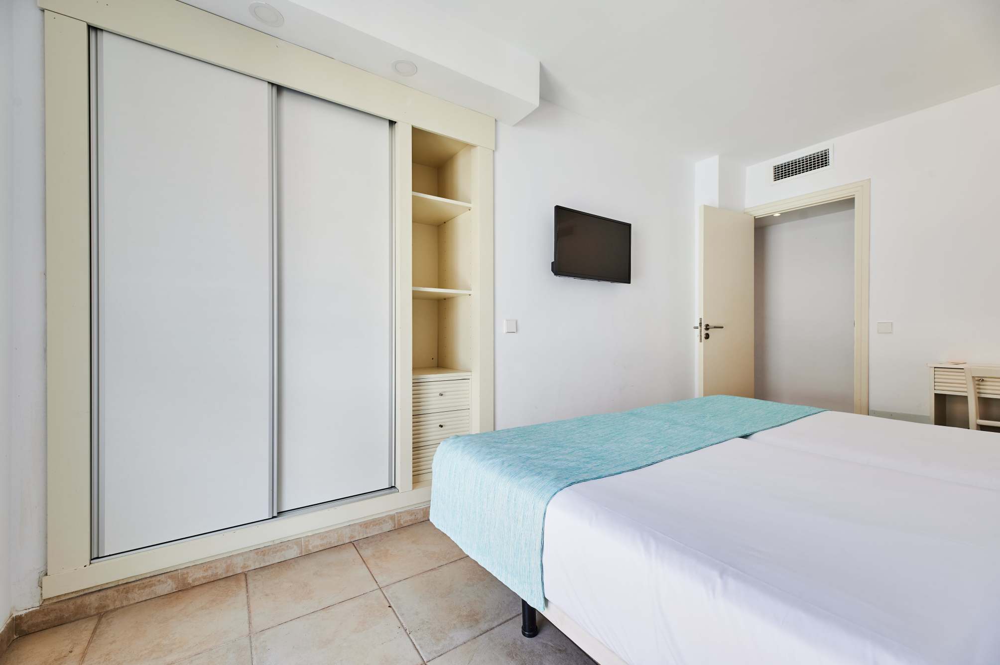 

Roma - Puerto De Alcudia, Mallorca - AluaSun Continental Park Hotel & Apartments
