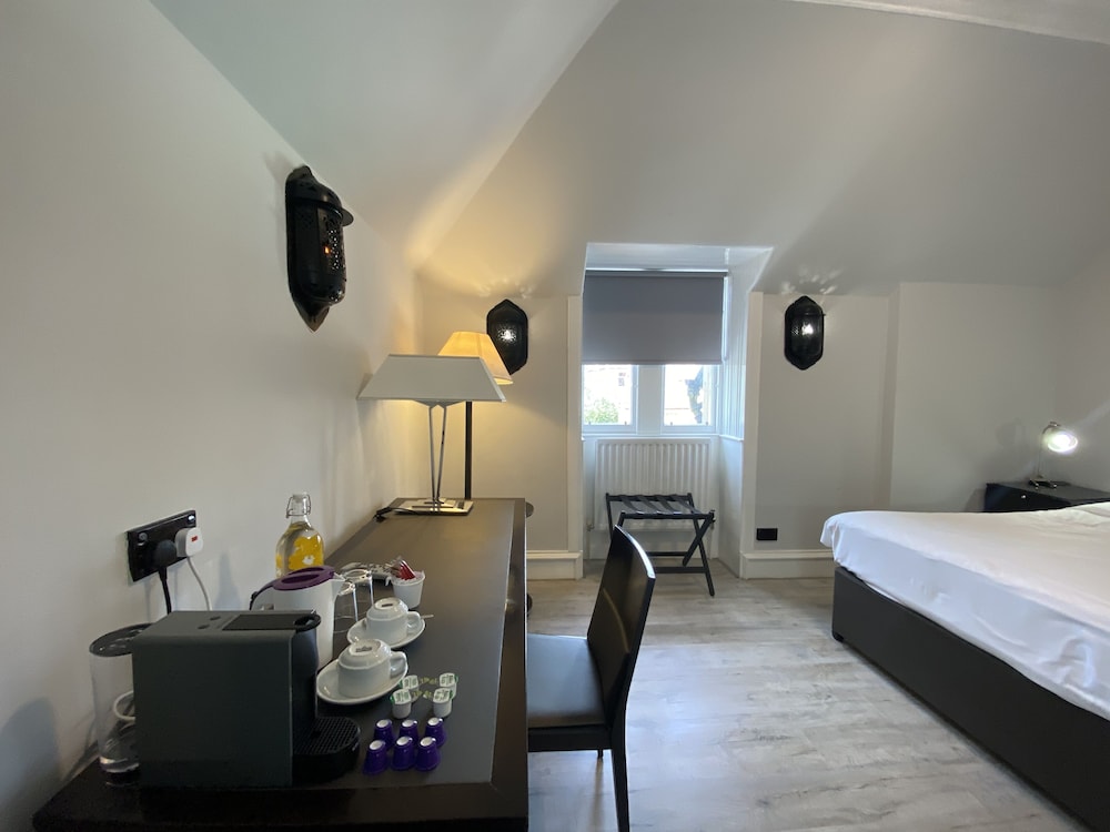 

Bari - Leith - No 6 West Coates