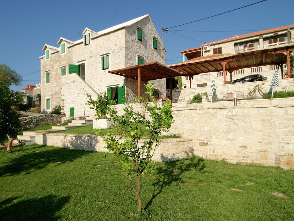 

Milano - Sumartin, Brazza - Villa in Sumartin Near Beach & Private Pool