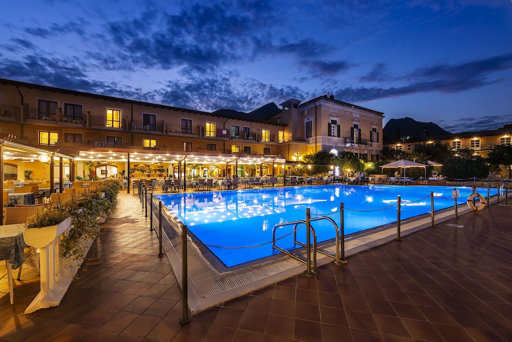 

Napoli - Gargnano - Hotel Antico Monastero