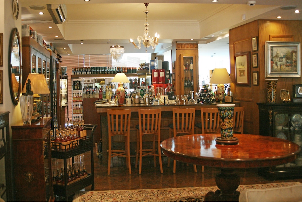 

Pisa - Limassol - Chrielka Hotel