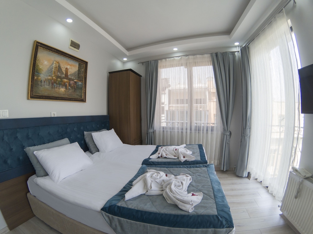 

Bologna - Beyoğlu - Sirkeci Esen Hotel