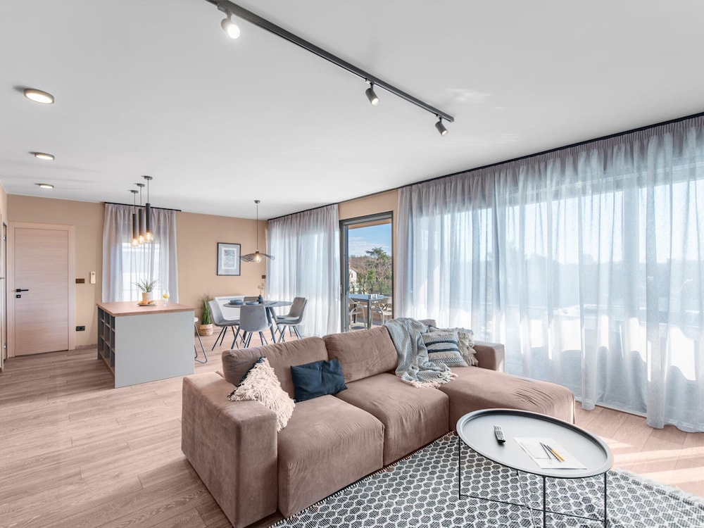 

Roma - Umag - Villa penthouse apartment with bubble bath