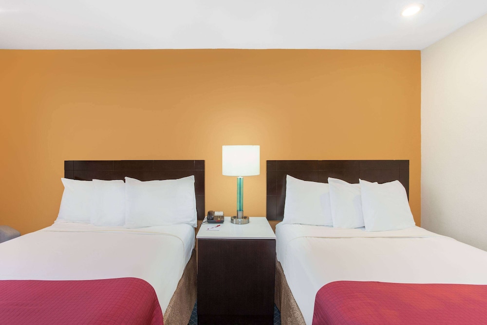 

Roma - Venice (CA) - Ramada By Wyndham Culver City