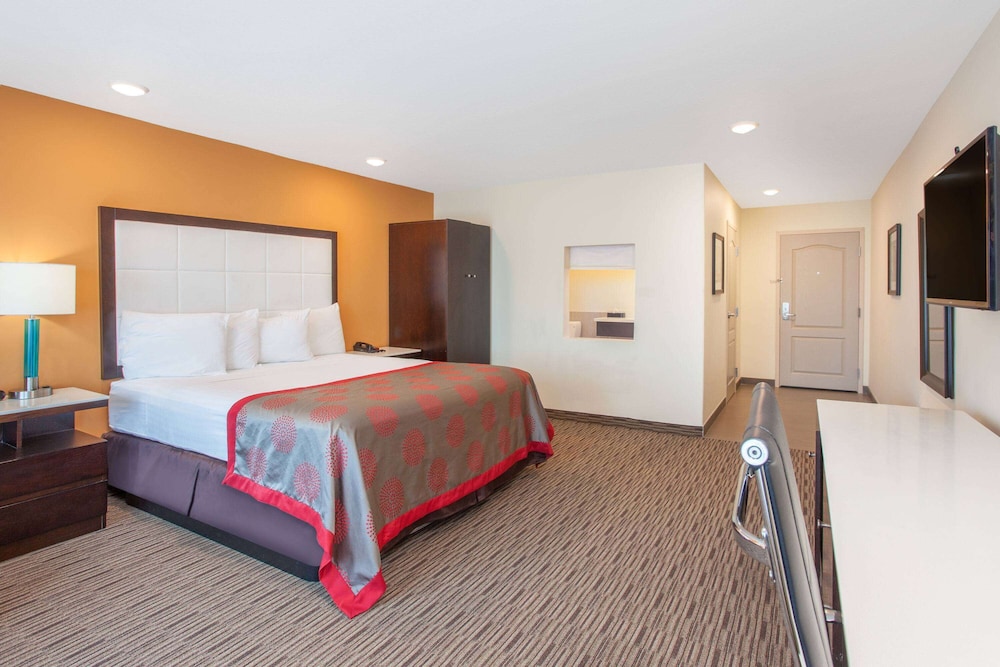 

Milano - Santa Monica - Ramada By Wyndham Culver City