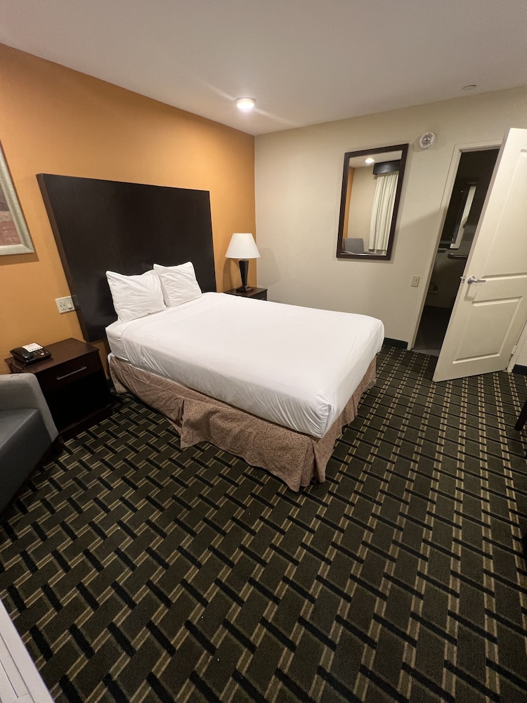 

Roma - Venice (CA) - Ramada By Wyndham Culver City