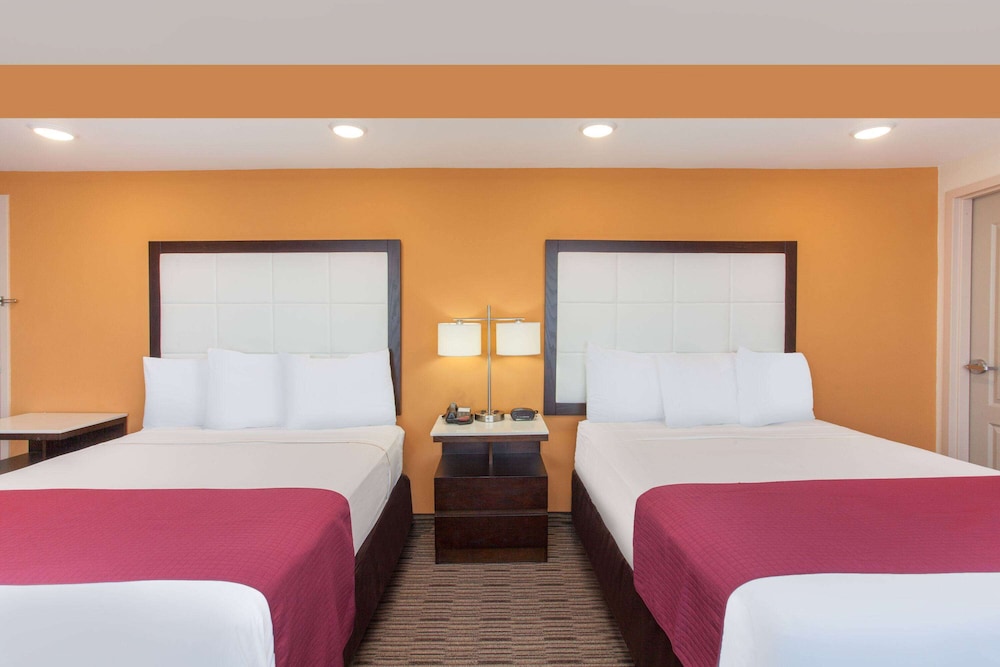 

Roma - Venice (CA) - Ramada By Wyndham Culver City