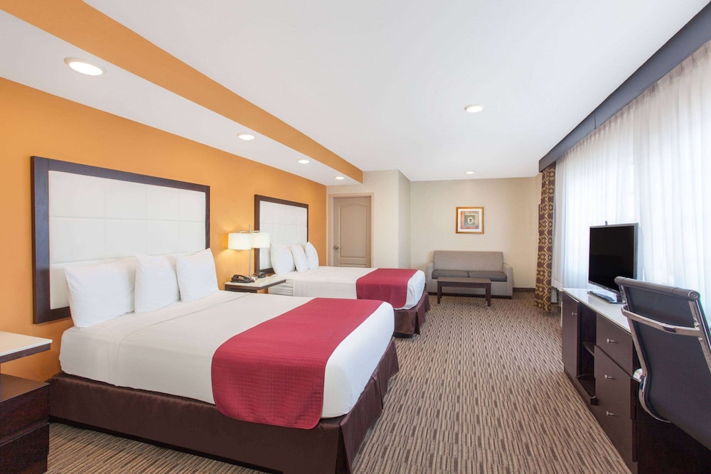 

Roma - Venice (CA) - Ramada By Wyndham Culver City