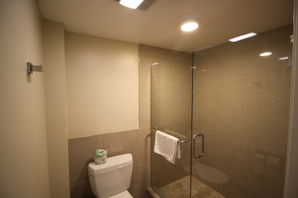 

Roma - Santa Monica - Ramada By Wyndham Culver City