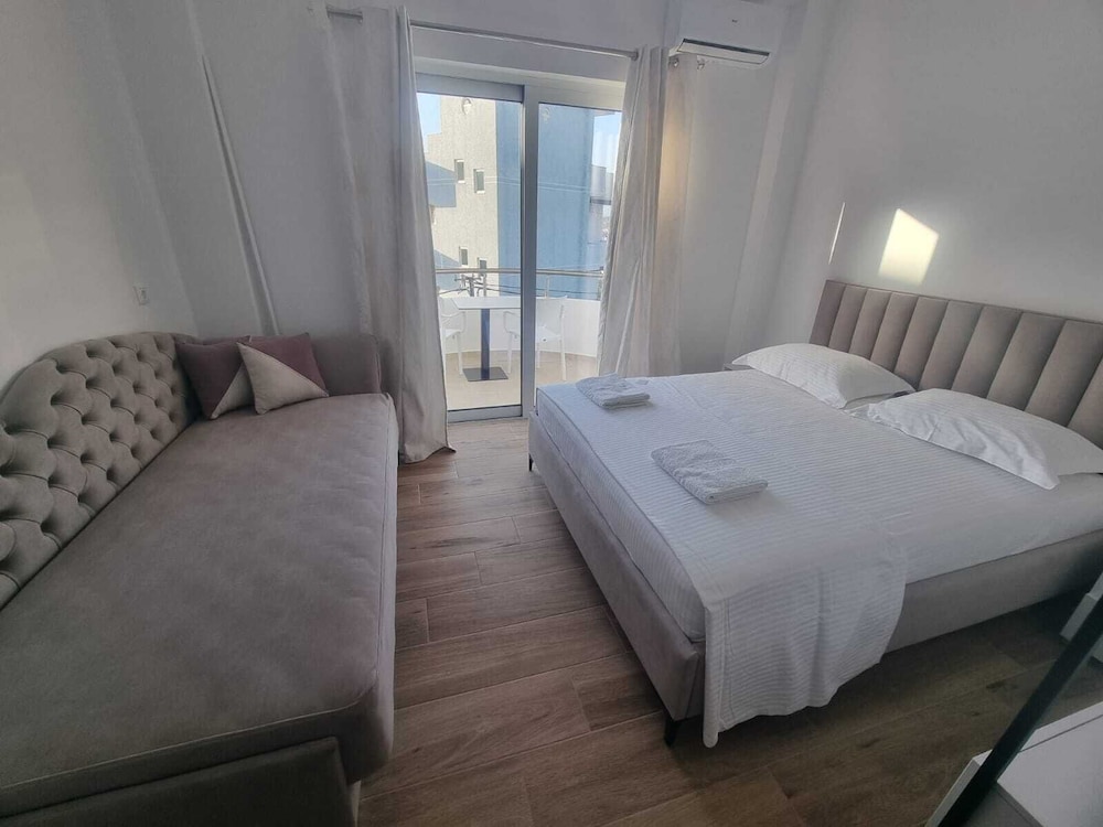 

Reggio Calabria - Ksamil - Hotel Belle Vue
