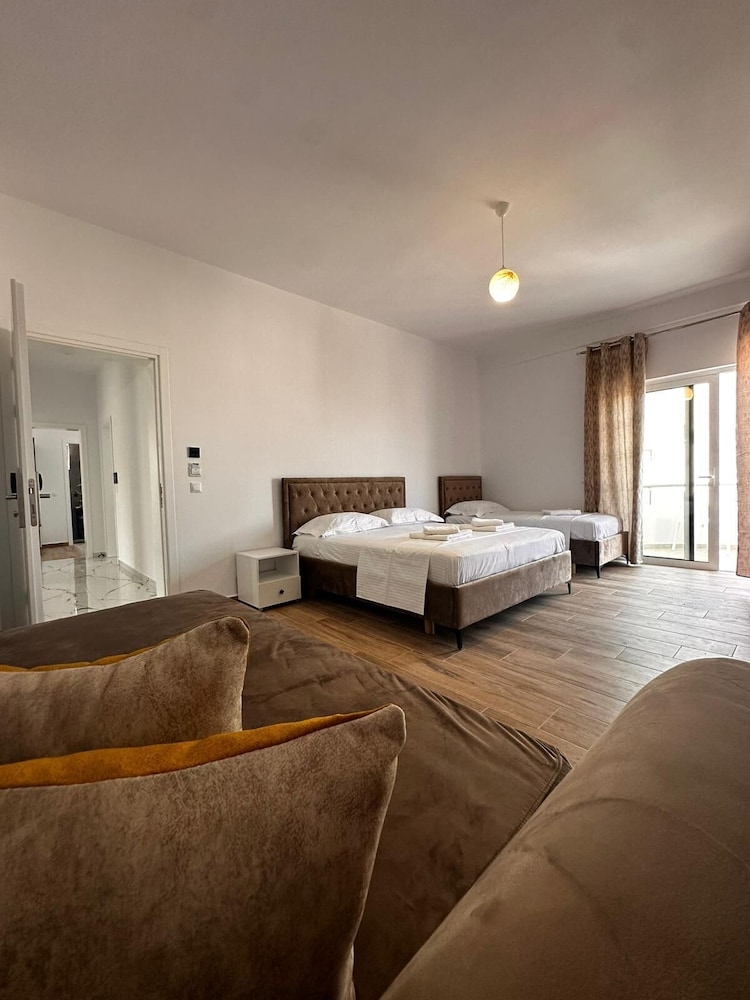 

Napoli - Ksamil - Hotel Belle Vue