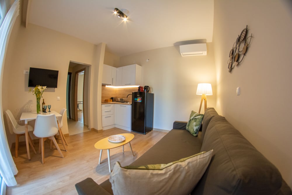 

Bari - Kassiopi - Kassiopi Luxury Suites