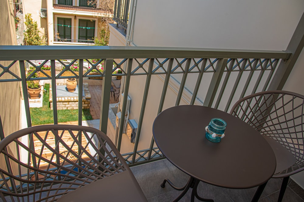 

Milano - Perítheia - Kassiopi Luxury Suites