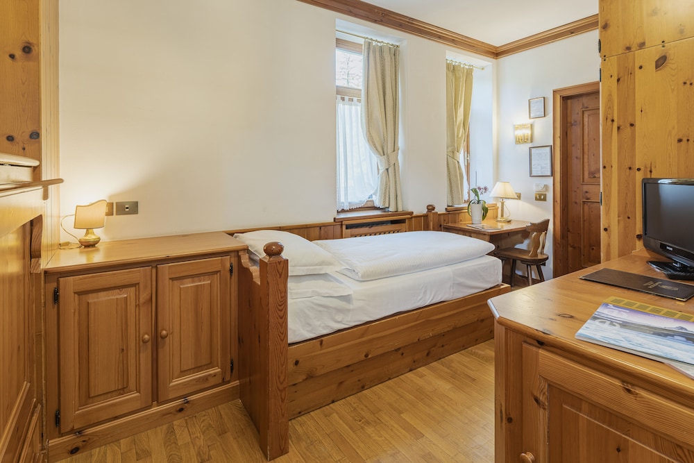 

Cagliari - Cortina d'Ampezzo - Franceschi Park Hotel