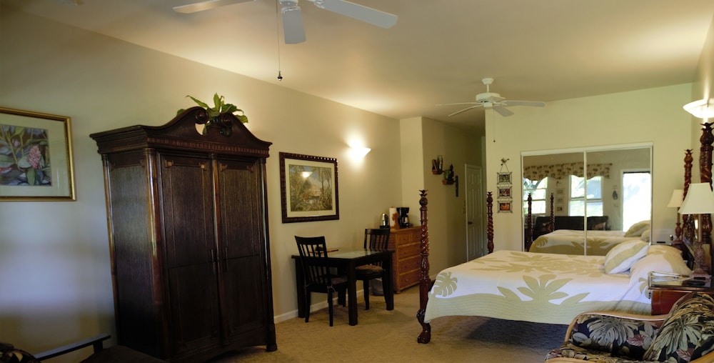 

Bologna - Hilo - Island Goode's - Luxury Adults Only Accommodation