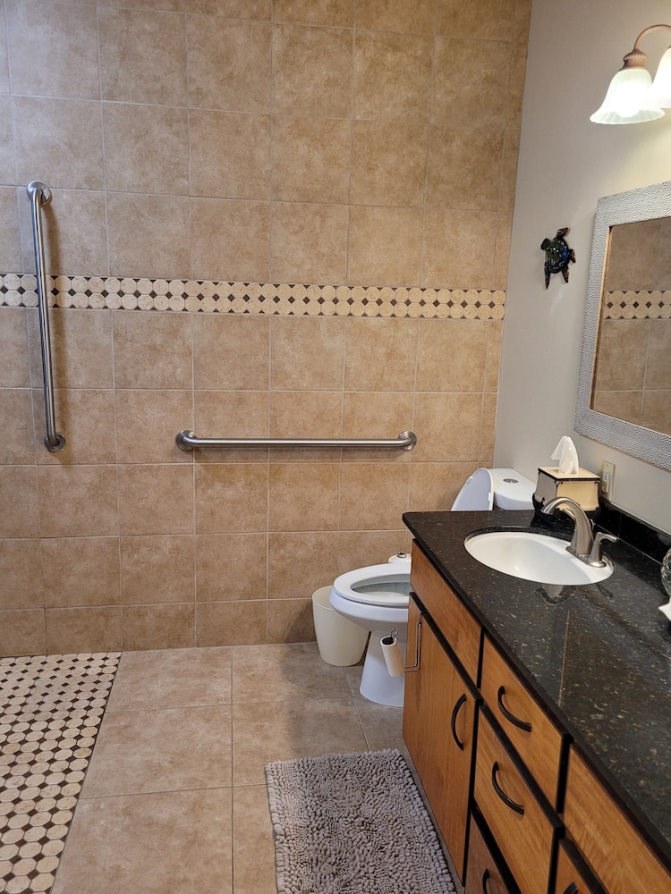 

Bologna - Hilo - Island Goode's - Luxury Adults Only Accommodation