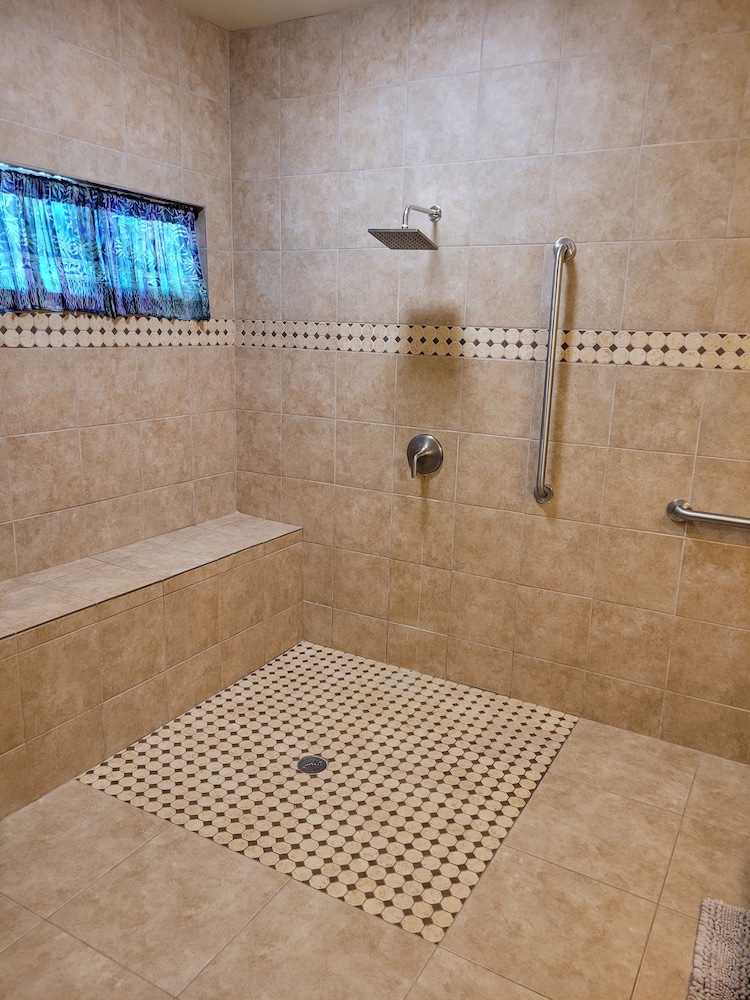 

Milano - Hilo - Island Goode's - Luxury Adults Only Accommodation