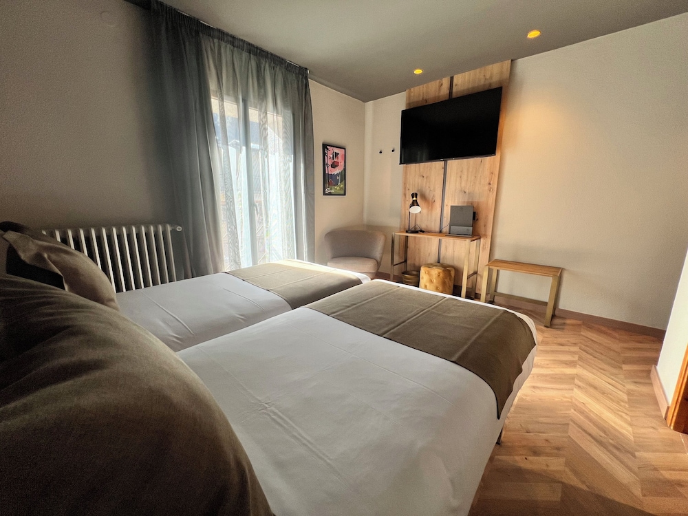 

Bari - Incles - Hotel Yomo Petit Paris