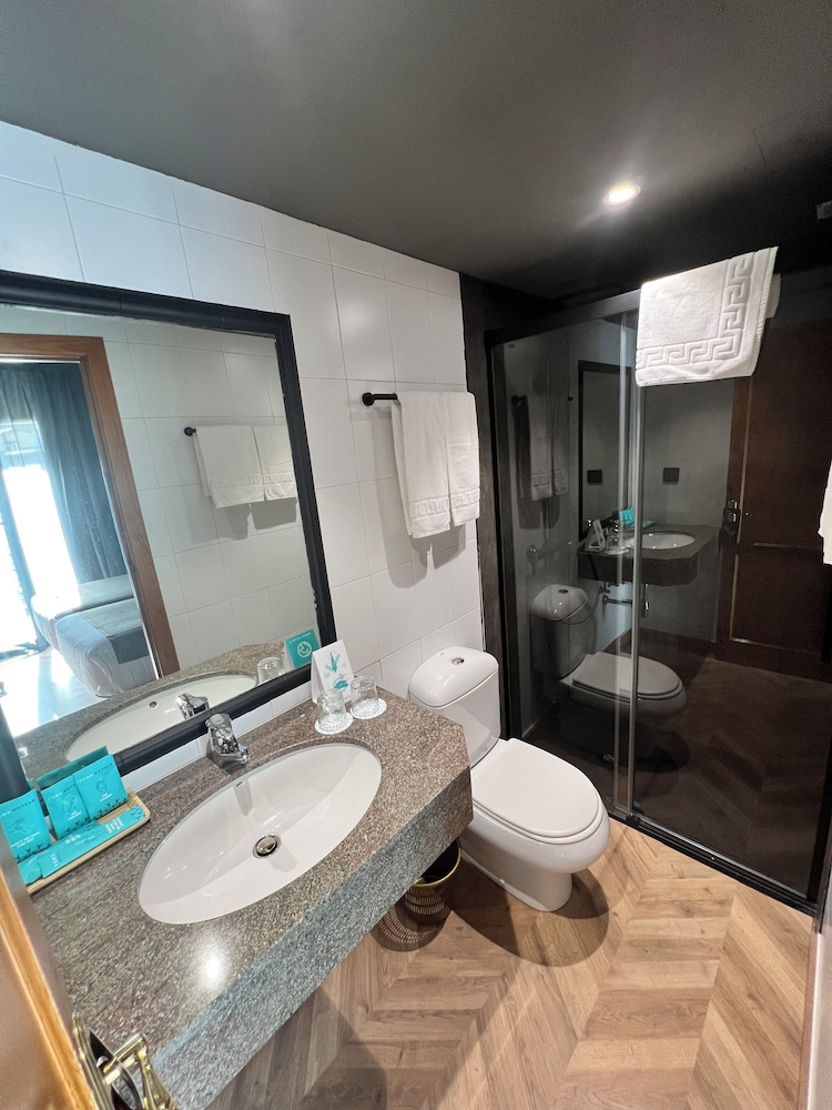 

Lamezia Terme - Ransol - Hotel Yomo Petit Paris