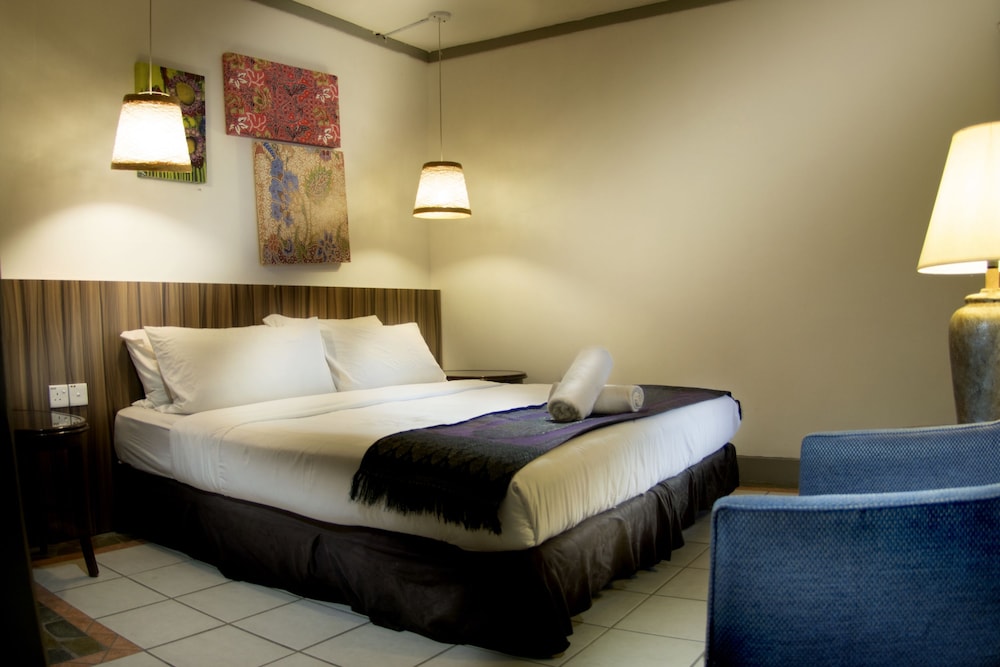 

Roma - Tioman - Paya Beach Spa & Dive Resort