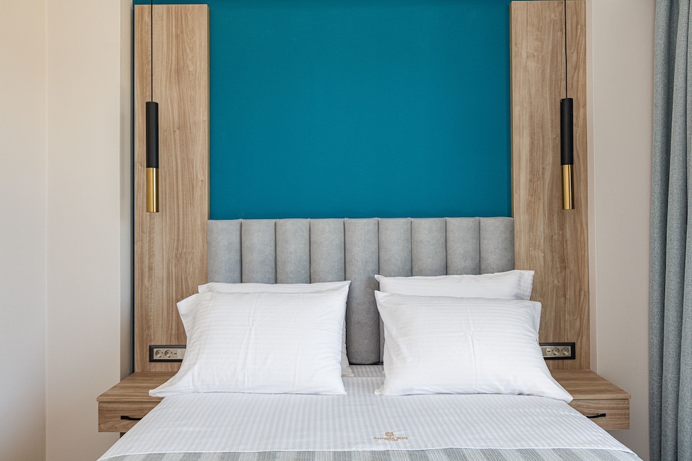 

Brindisi - Kissamos - Sapphire Blue Suites