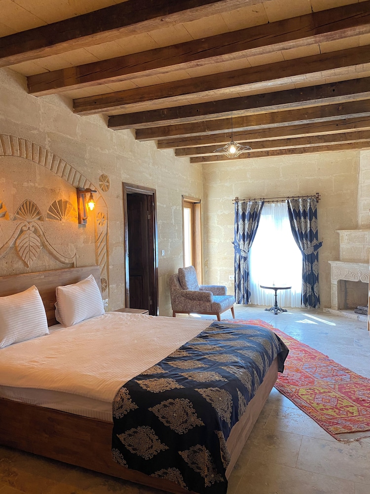 

Bari - Nevsehir - Cappadocıa Tuğhan Stone House
